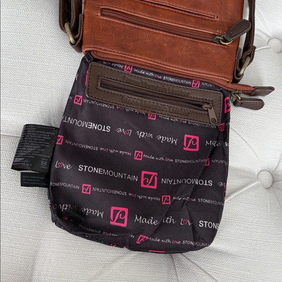 STONE MOUNTAIN leather slim crossbody bag - Picture 4 of 7